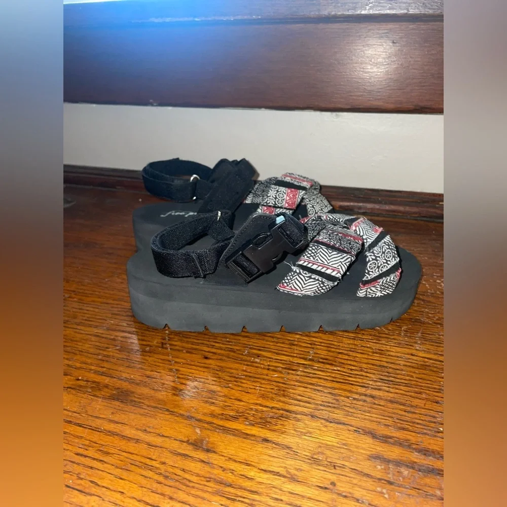 New in Box Free People Sandals La Paz Printed Sandals *make offers*